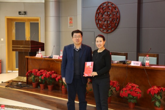 中国健康体检慈铭集团创始人韩小红博士（右一）当选协会第三届会长